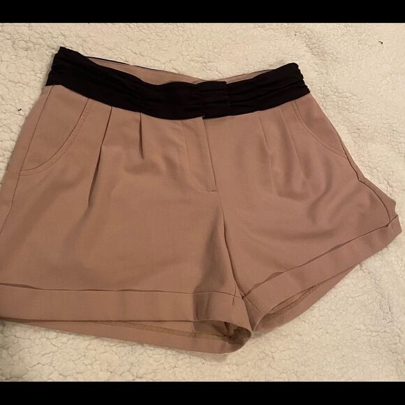 Jennifer Lopez  Shorts Size 8 - Picture 9 of 9